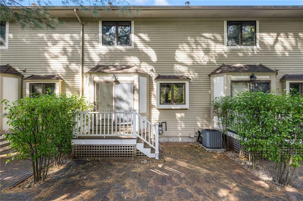 Condominium at 203 Dean Ridge Court, Cranston, photo 32 of 36