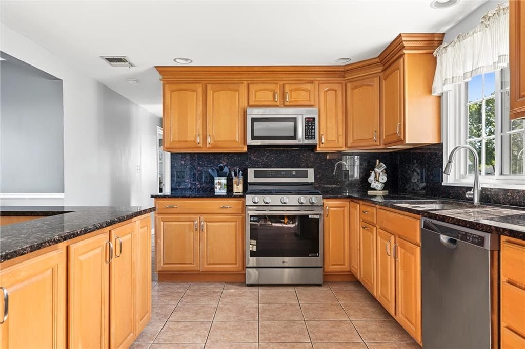 Single Family Residence at 55 Frances Drive, Cranston, photo 22 of 40