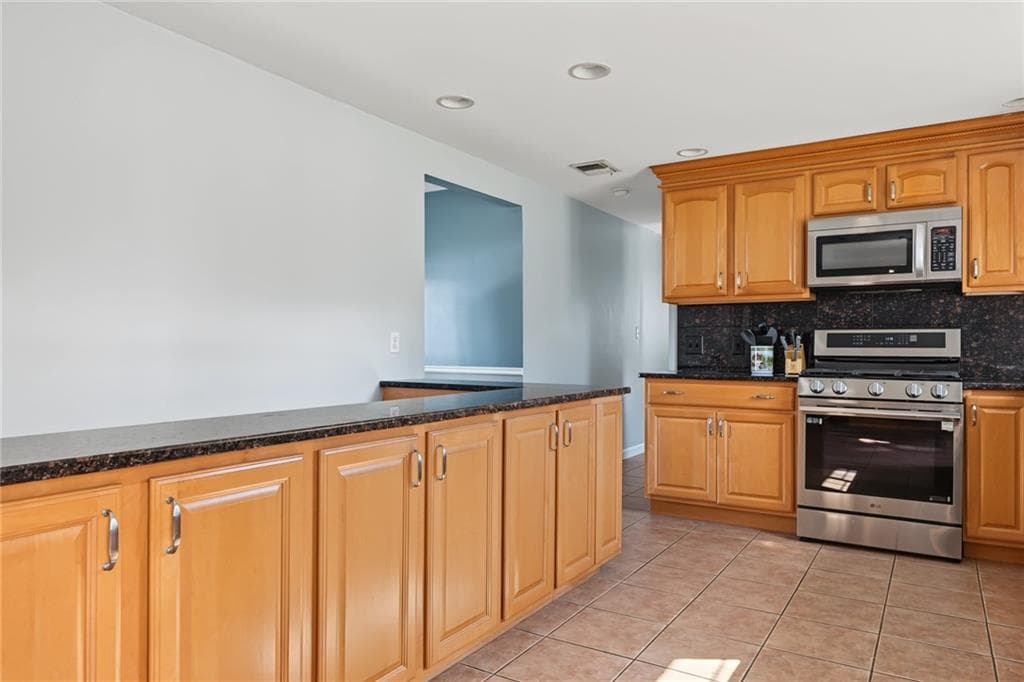 Single Family Residence at 55 Frances Drive, Cranston, photo 18 of 40