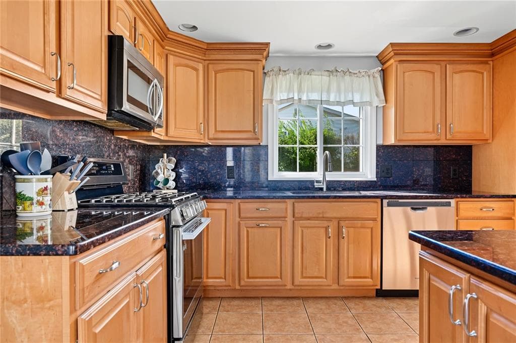 Single Family Residence at 55 Frances Drive, Cranston, photo 21 of 40