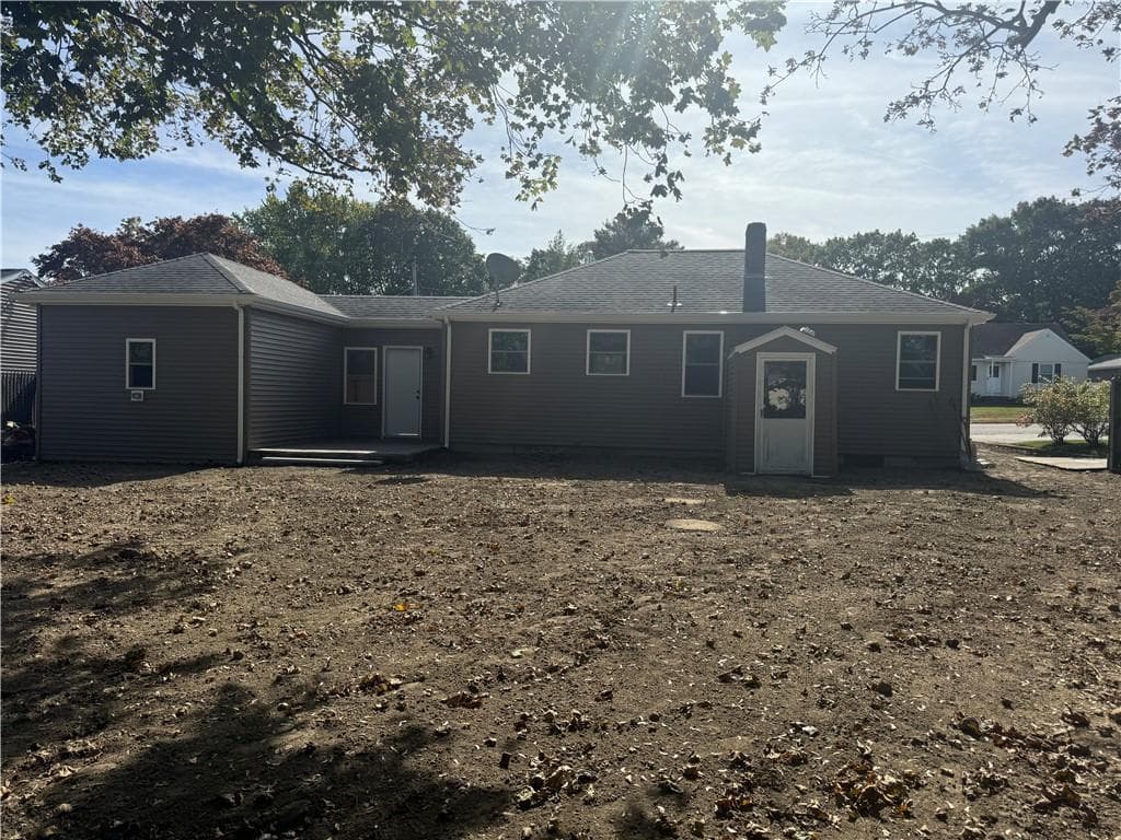 Single Family Residence at 112 Durfee Road, Tiverton, photo 5 of 24