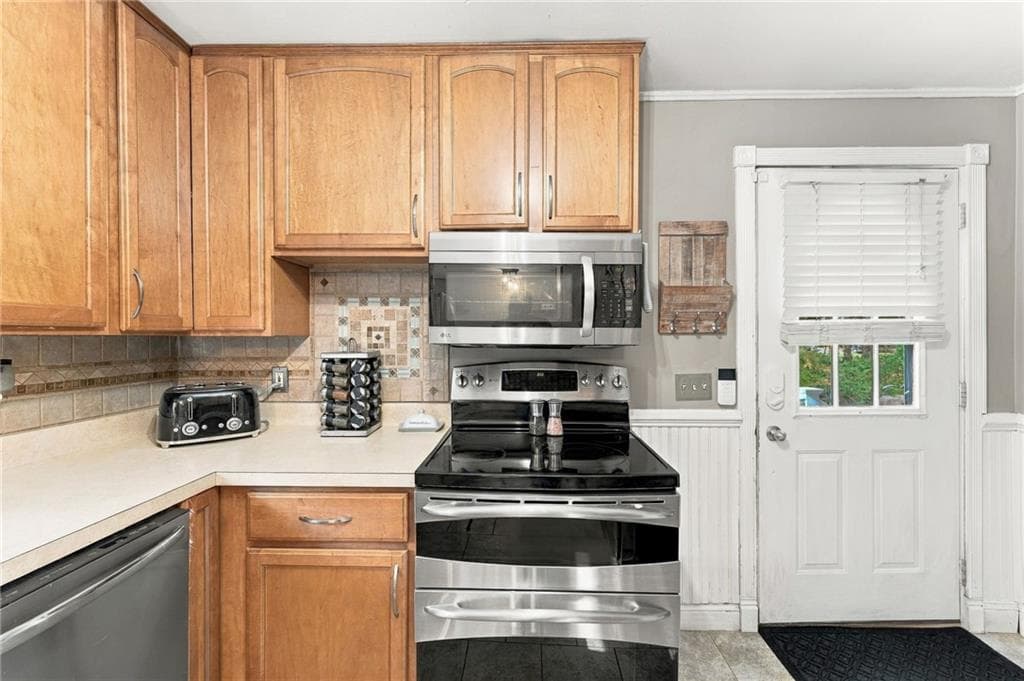 Single Family Residence at 458 Field Hill Road, Scituate, photo 4 of 22