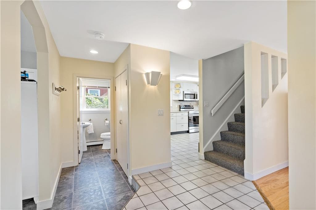 Single Family Residence at 77 Cliff Drive, Bristol, photo 6 of 45
