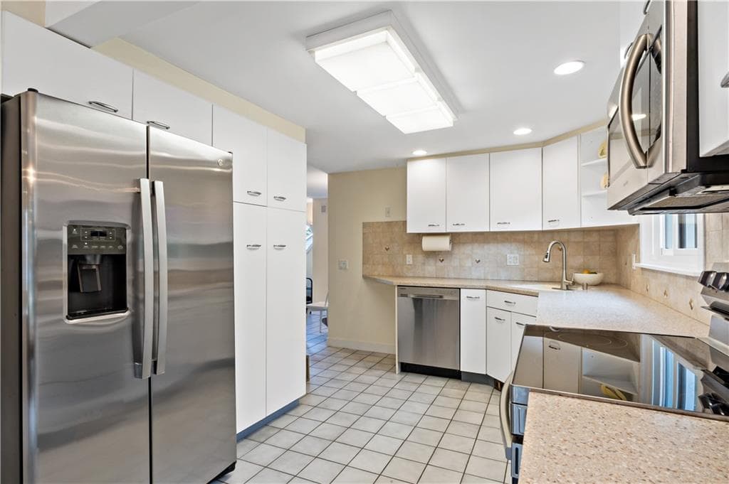 Single Family Residence at 77 Cliff Drive, Bristol, photo 19 of 45