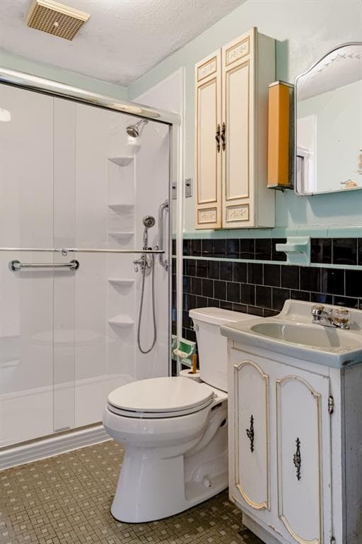 Single Family Residence at 1 Leal Terrace, Newport, photo 7 of 14