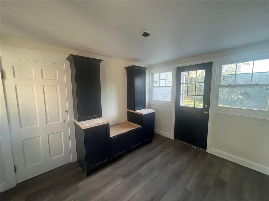 Single Family Residence at 87 Glenmere Drive Drive, Cranston, photo 2 of 13