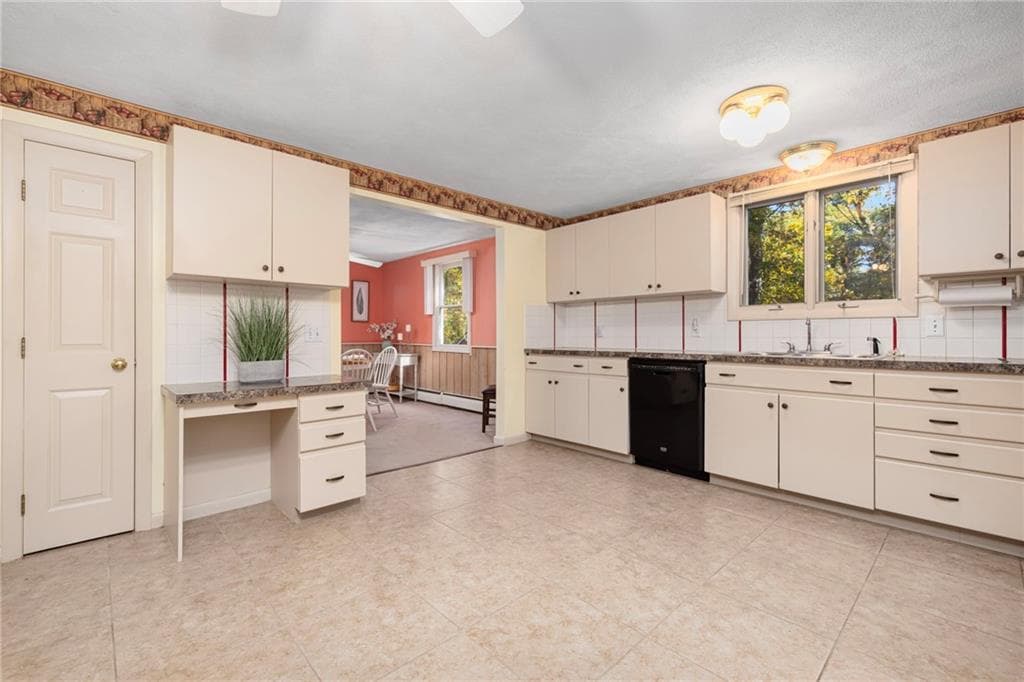 Single Family Residence at 128 Swan Road, Smithfield, photo 6 of 39