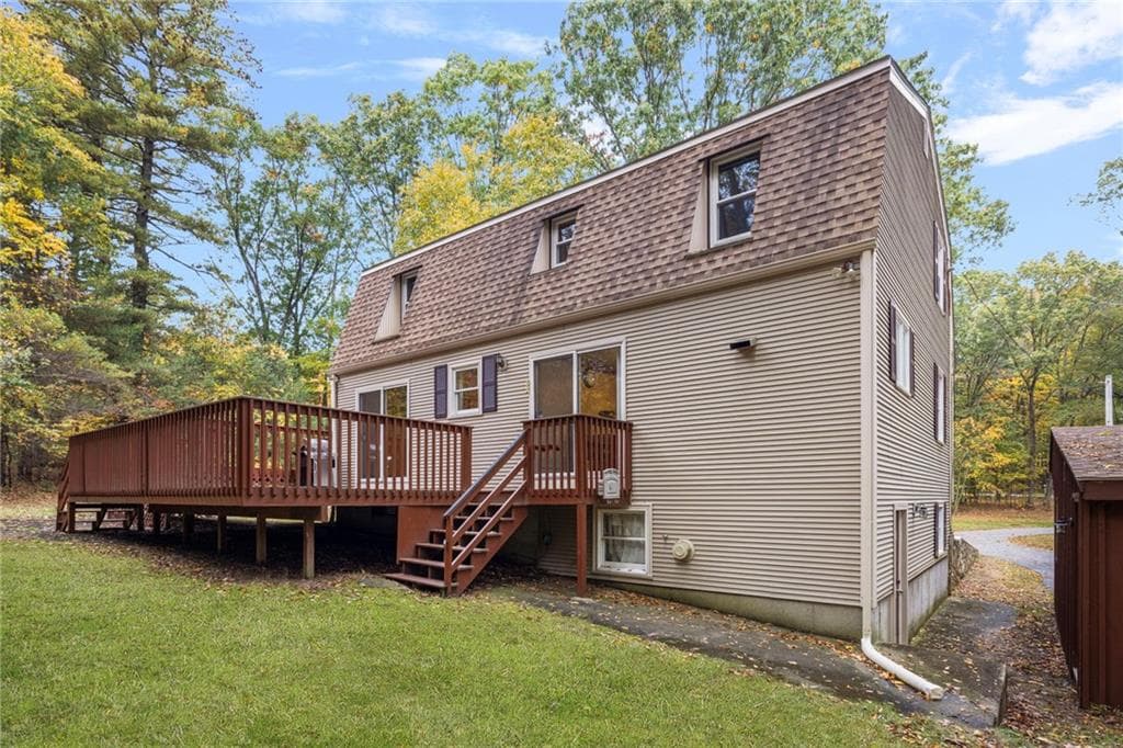 Single Family Residence at 128 Swan Road, Smithfield, photo 32 of 39
