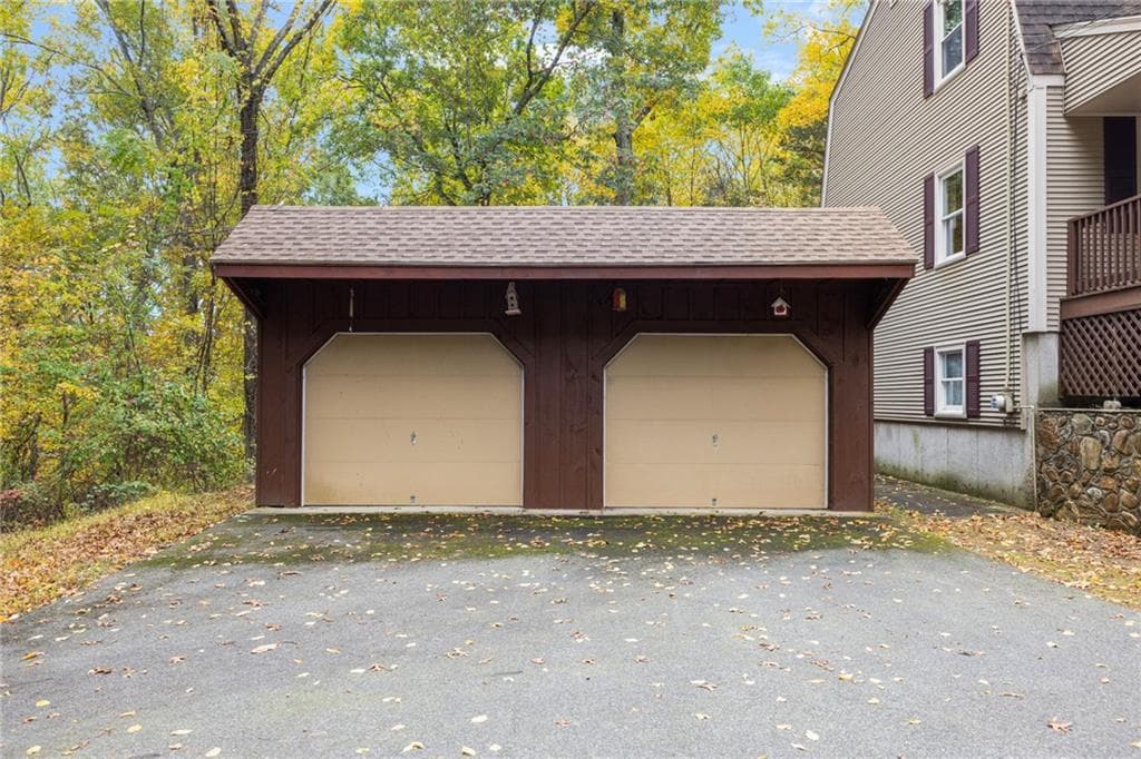 Single Family Residence at 128 Swan Road, Smithfield, photo 31 of 39