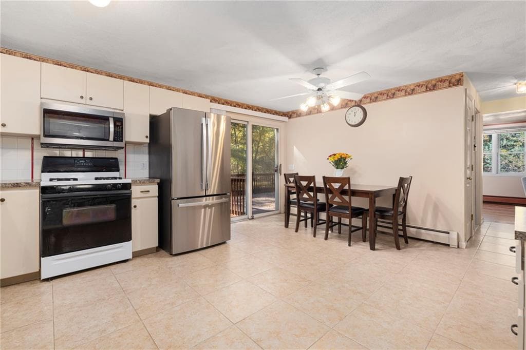Single Family Residence at 128 Swan Road, Smithfield, photo 8 of 39