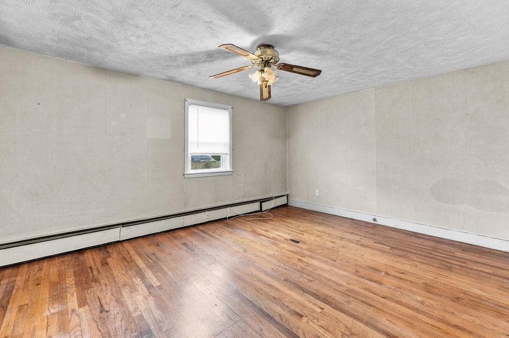 Single Family Residence at 54 Royland Road, Warwick, photo 9 of 23