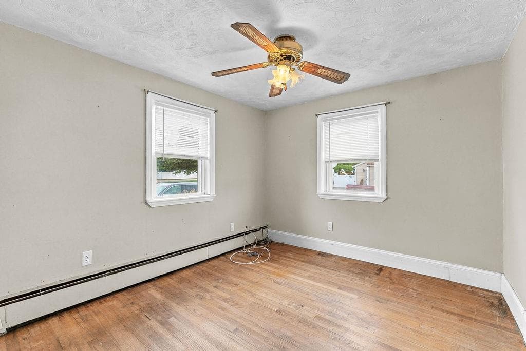 Single Family Residence at 54 Royland Road, Warwick, photo 14 of 23
