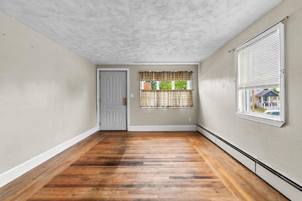 Single Family Residence at 54 Royland Road, Warwick, photo 11 of 23