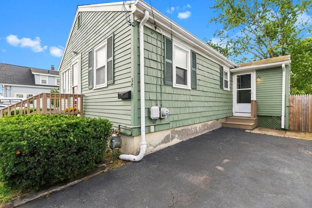 Single Family Residence at 54 Royland Road, Warwick, photo 19 of 23