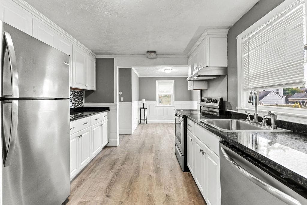 Single Family Residence at 54 Royland Road, Warwick, photo 4 of 23