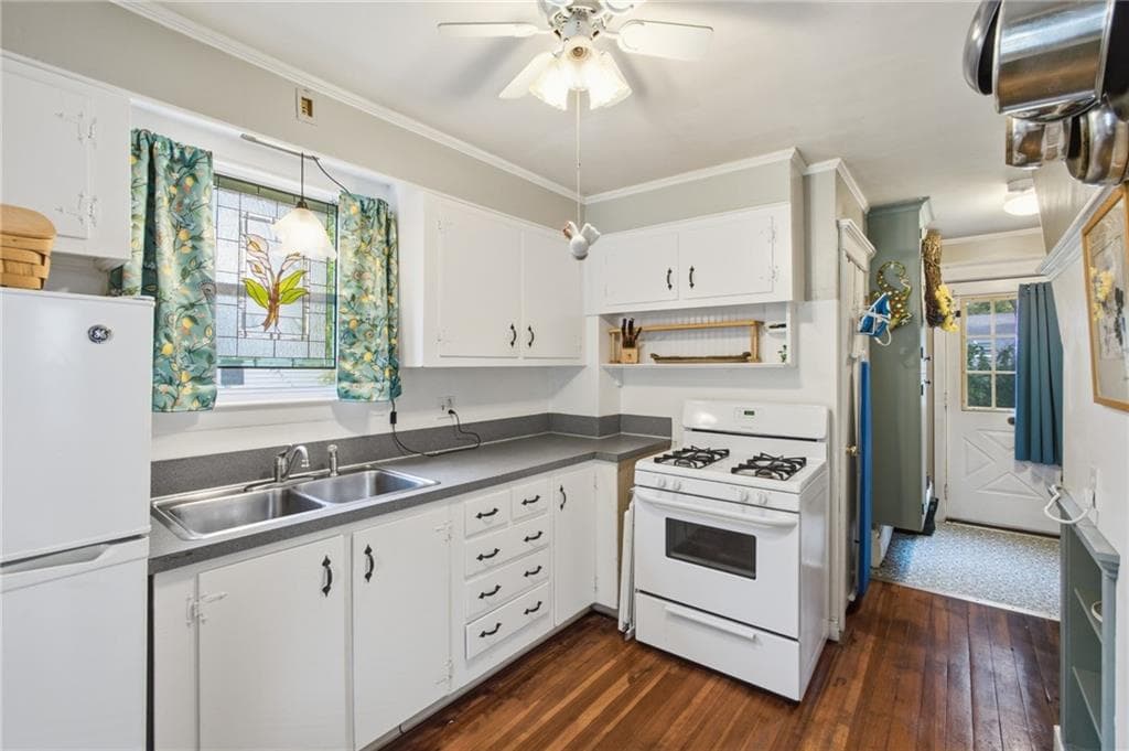 Single Family Residence at 229 Samuel Gorton Avenue, Warwick, photo 3 of 16