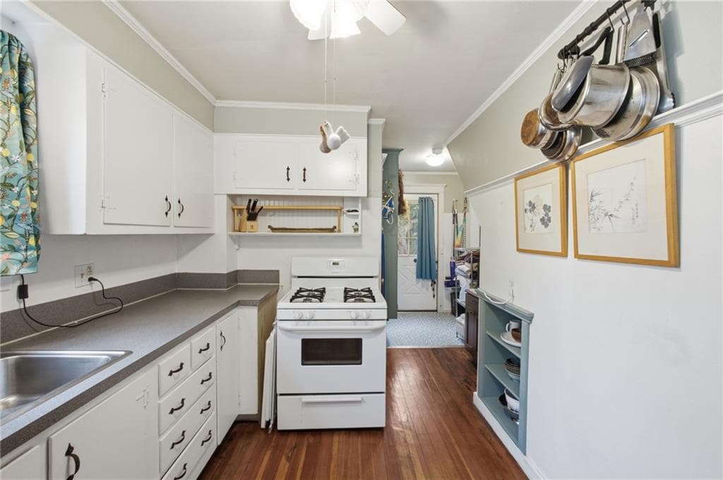 Single Family Residence at 229 Samuel Gorton Avenue, Warwick, photo 4 of 16