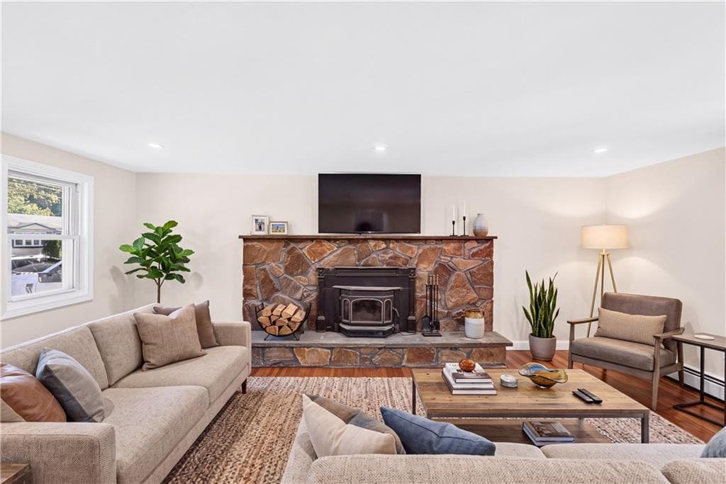 Single Family Residence at 291 Groveland Avenue, Warwick, photo 6 of 50
