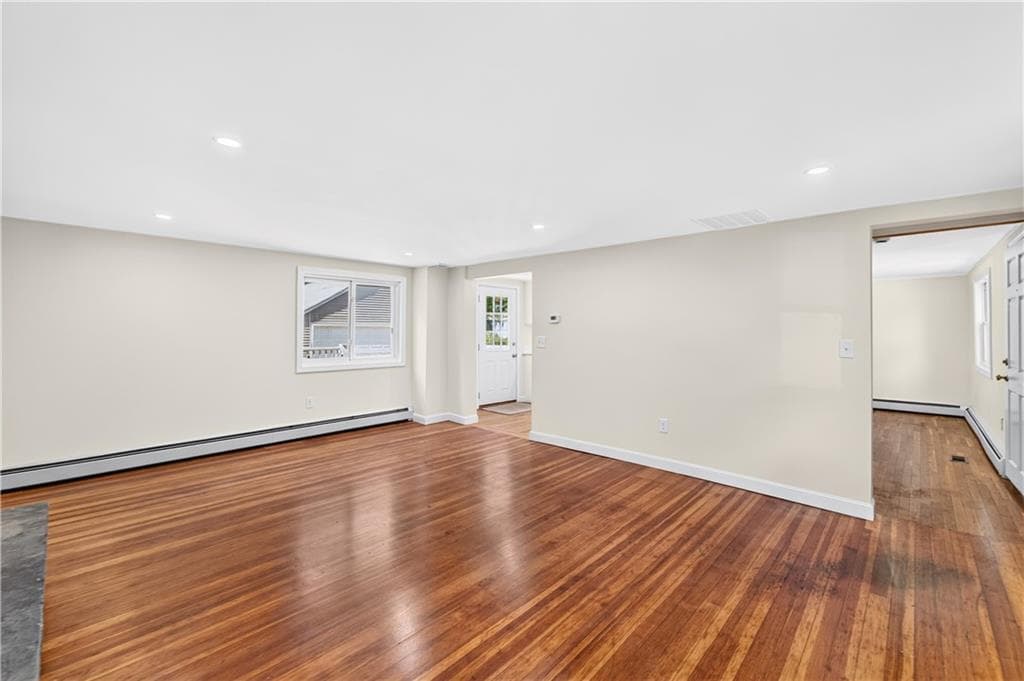 Single Family Residence at 291 Groveland Avenue, Warwick, photo 9 of 50