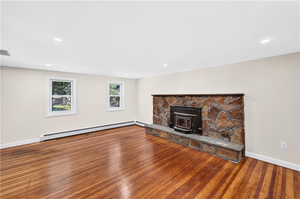 Single Family Residence at 291 Groveland Avenue, Warwick, photo 11 of 50