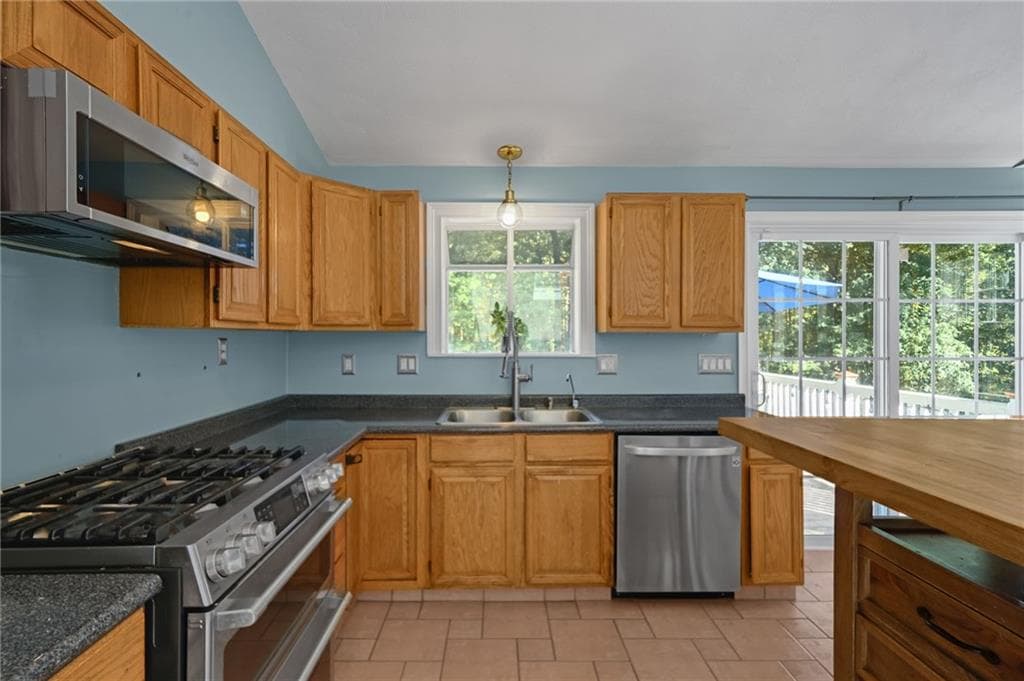 Single Family Residence at 1720 Harkney Hill Road, Coventry, photo 11 of 50