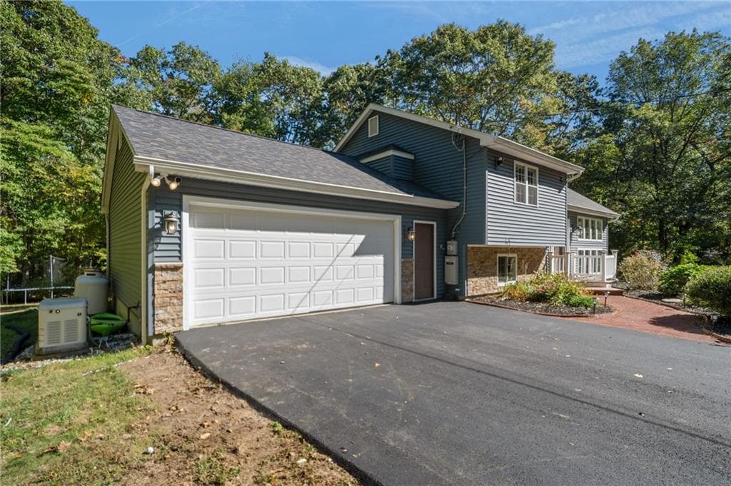 Single Family Residence at 1720 Harkney Hill Road, Coventry, photo 8 of 50