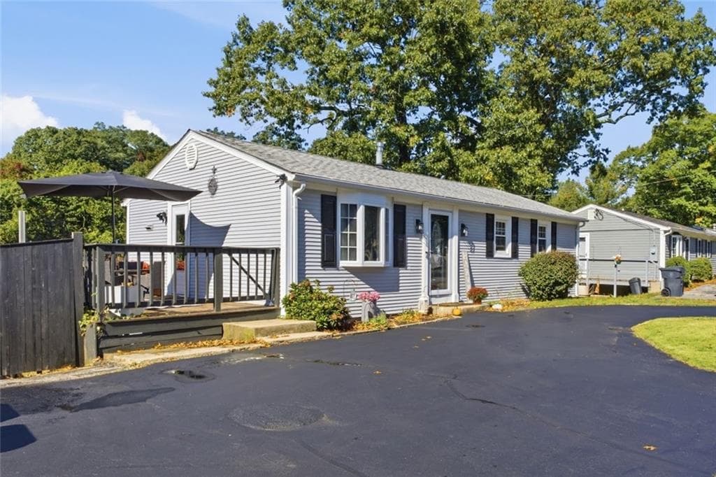 Single Family Residence at 291 Nausauket Road, Warwick, photo 3 of 35