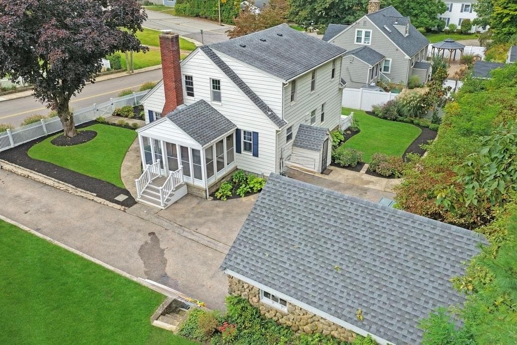 Single Family Residence at 60 Narragansett Avenue, Westerly, photo 6 of 46