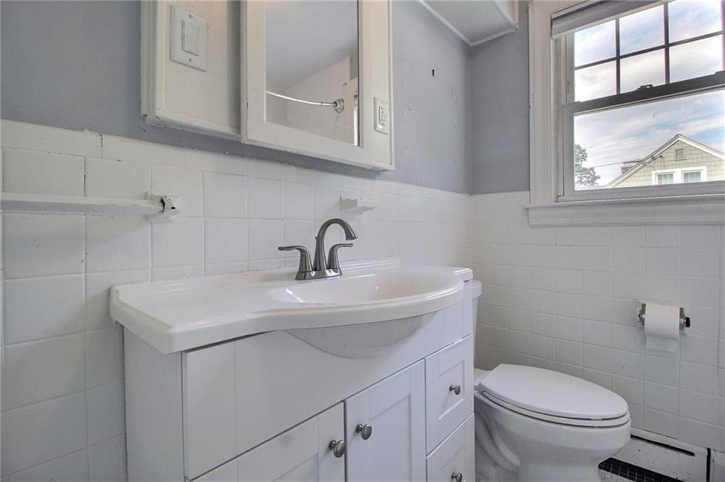 Single Family Residence at 60 Narragansett Avenue, Westerly, photo 22 of 46