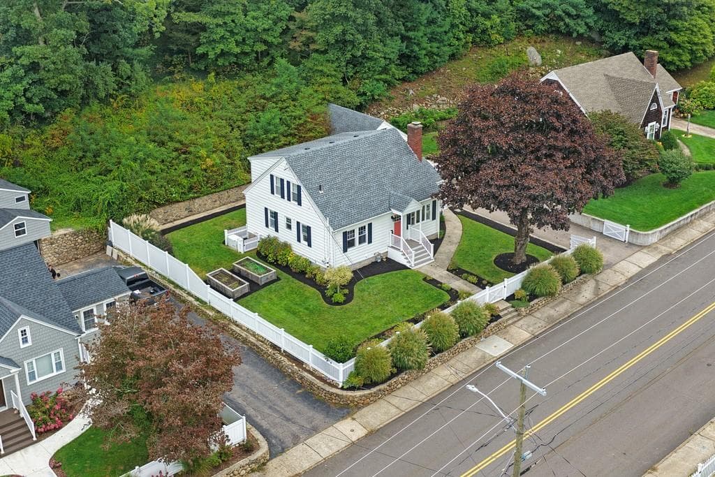 Single Family Residence at 60 Narragansett Avenue, Westerly, photo 5 of 46