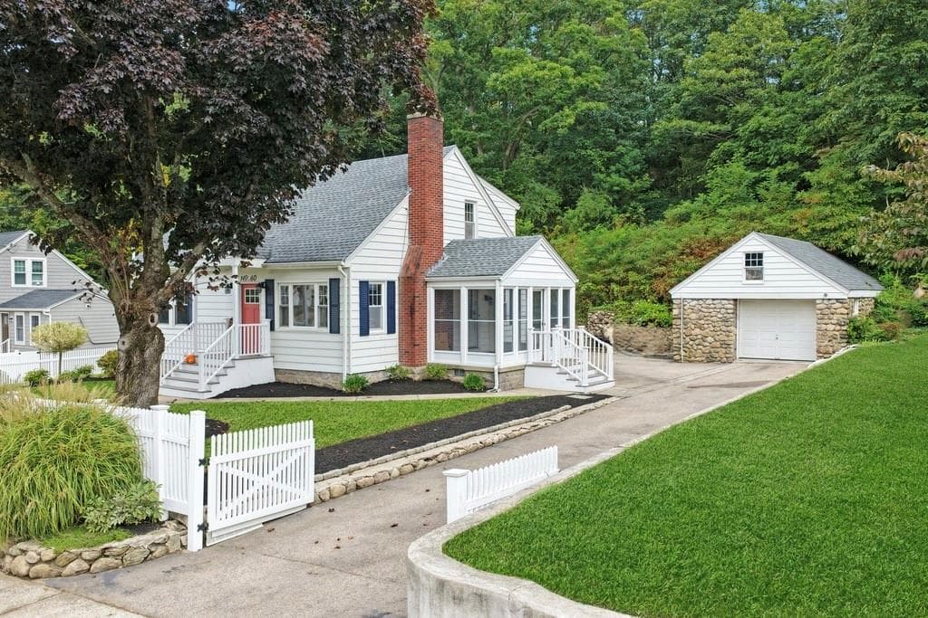 Single Family Residence at 60 Narragansett Avenue, Westerly, photo 4 of 46