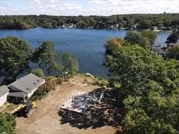 133 Lakeshore Drive