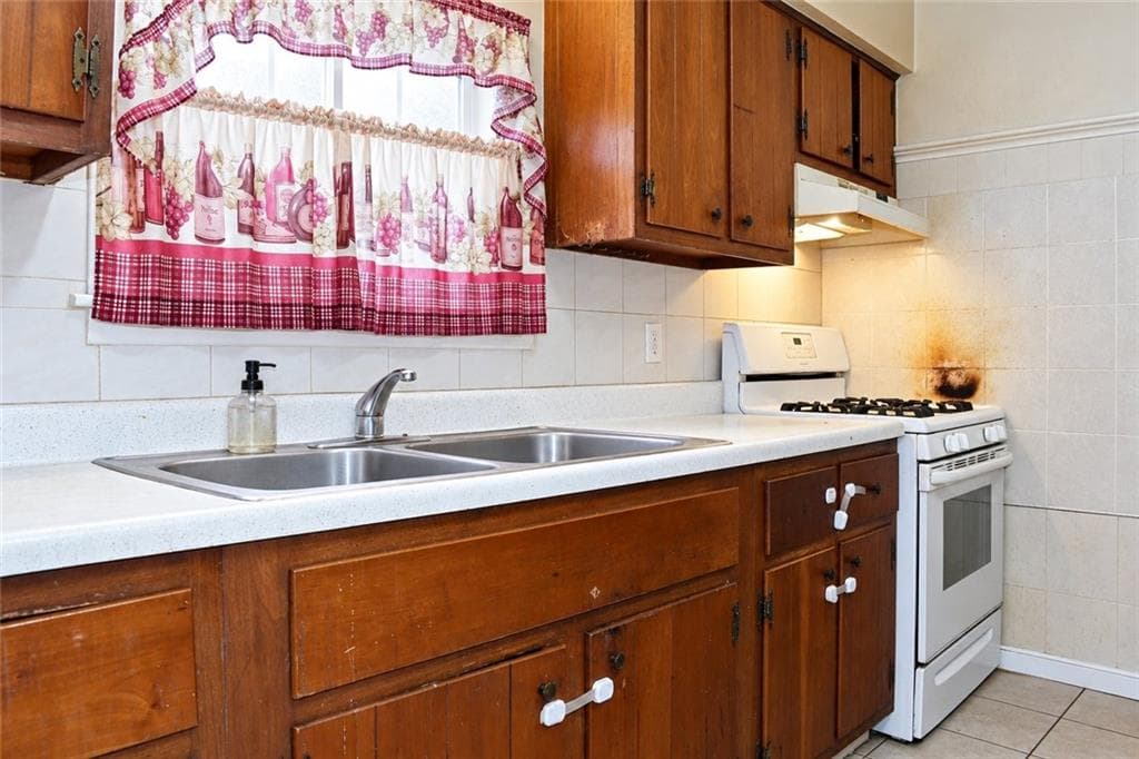 Multi Family at Multi Family, Providence, photo 11 of 40