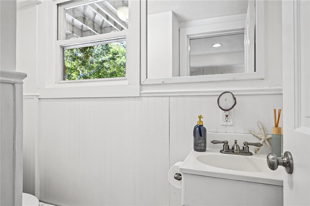 Single Family Residence at 334 Ministerial Road, South Kingstown, photo 16 of 50