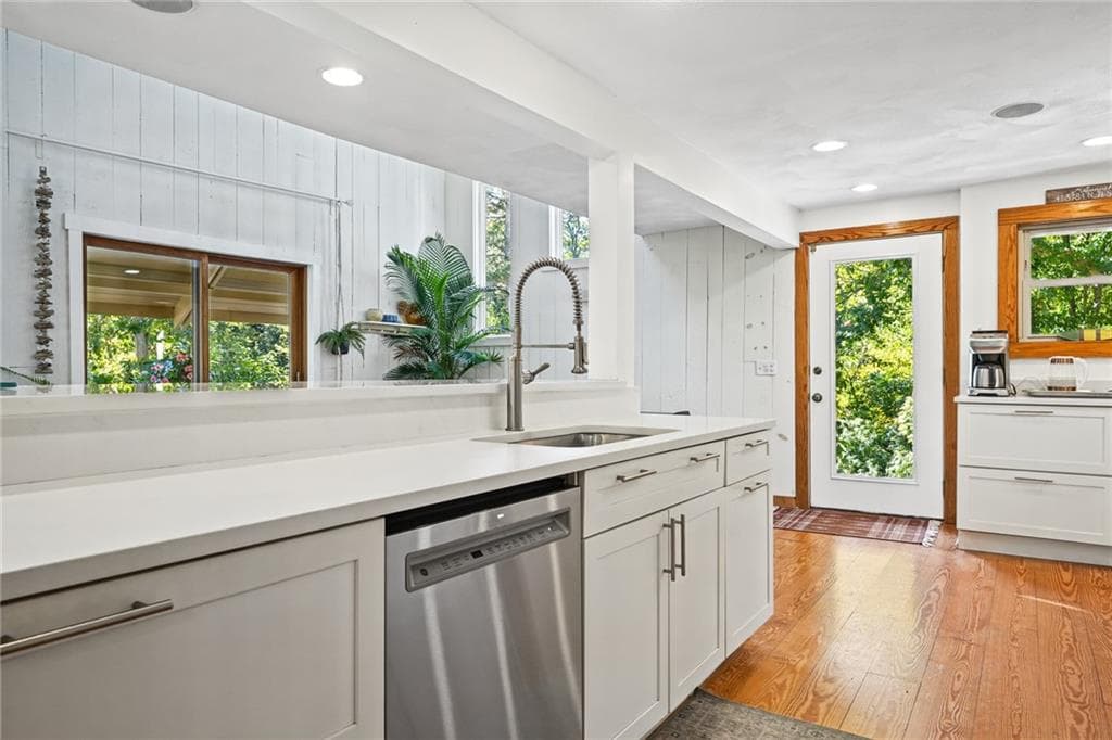 Single Family Residence at 334 Ministerial Road, South Kingstown, photo 12 of 50