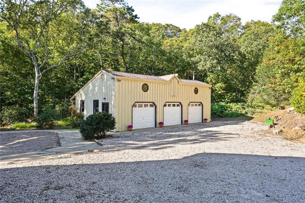 Single Family Residence at 334 Ministerial Road, South Kingstown, photo 7 of 50