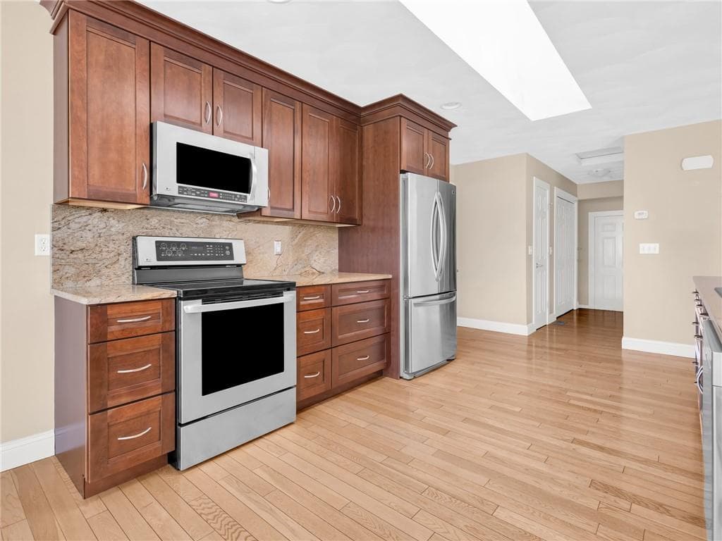 Single Family Residence at 550 Seven Mile Road, Scituate, photo 17 of 39