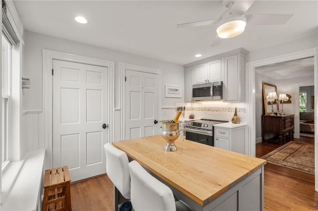 Single Family Residence at 4 Friendship Street, Newport, photo 12 of 35