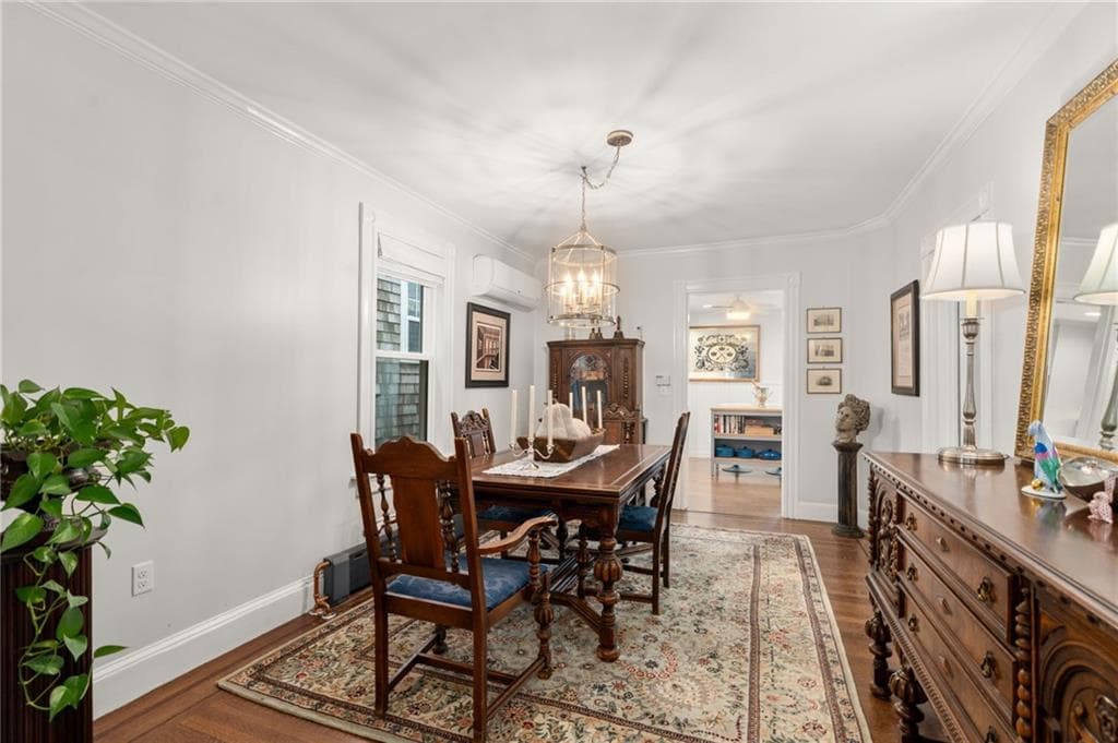 Single Family Residence at 4 Friendship Street, Newport, photo 8 of 35