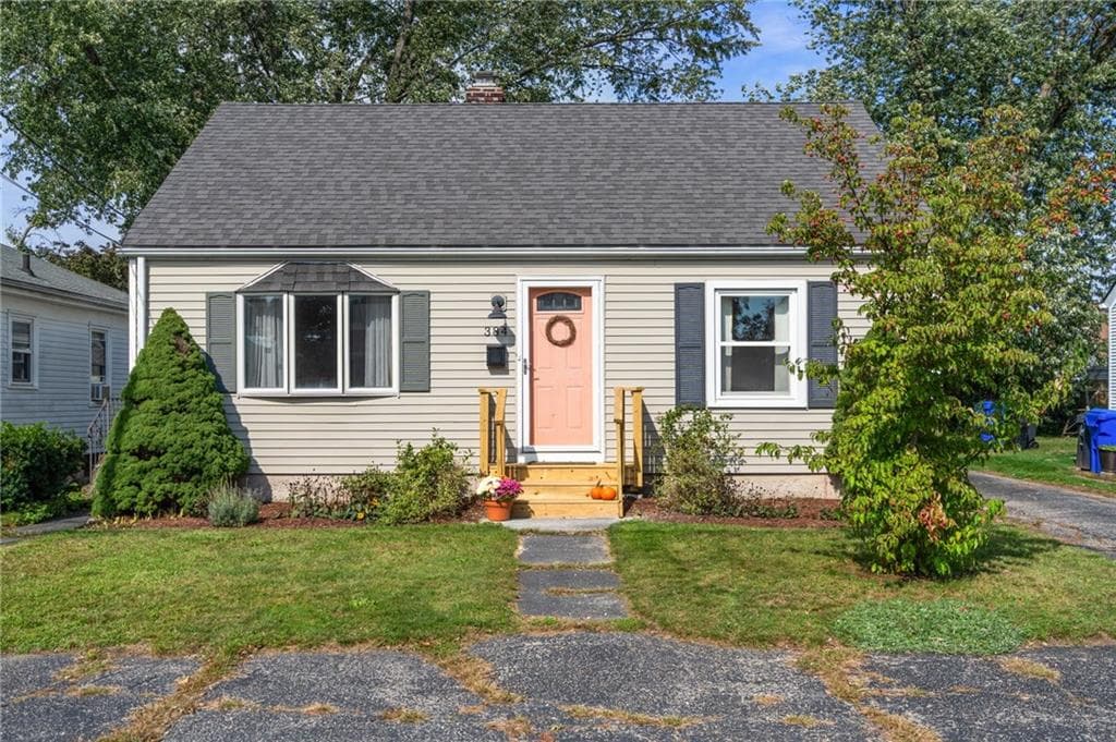 Single Family Residence at 384 Vine Street, Pawtucket, photo 2 of 25