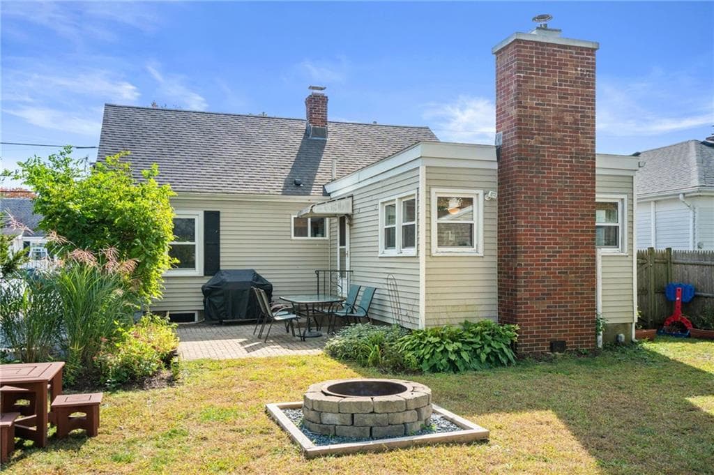 Single Family Residence at 384 Vine Street, Pawtucket, photo 22 of 25