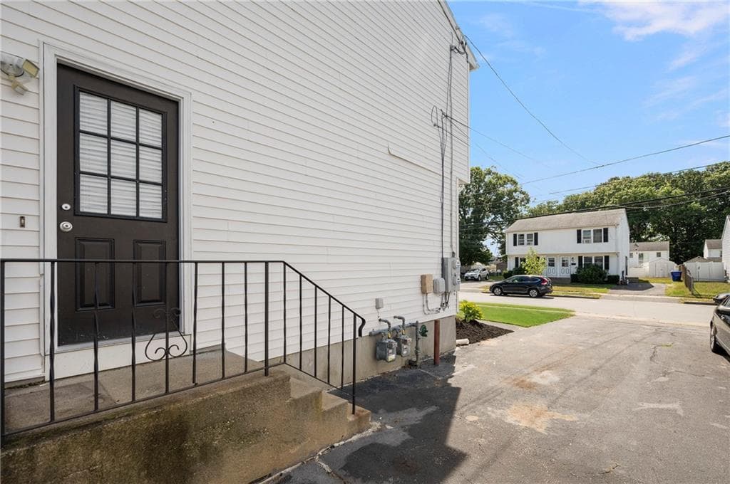 Multi Family at 298 300 Grosvenor Avenue, East Providence, photo 3 of 35