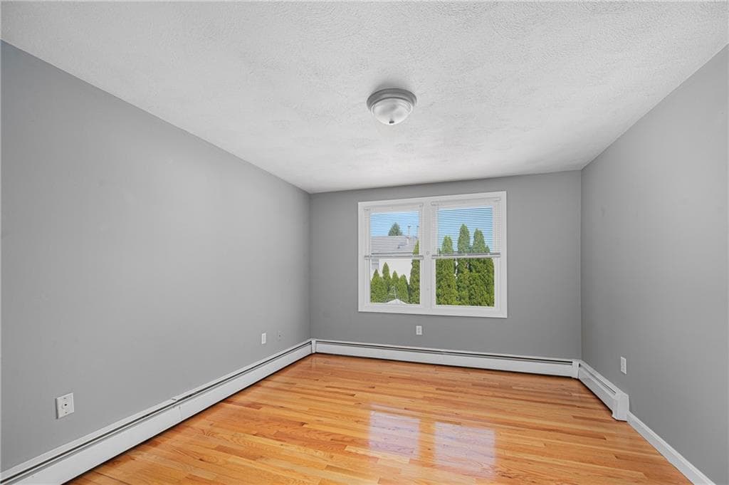 Multi Family at 298 300 Grosvenor Avenue, East Providence, photo 10 of 35