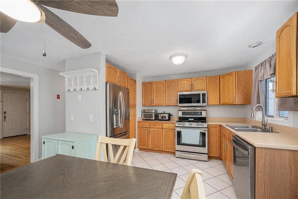 Multi Family at 298 300 Grosvenor Avenue, East Providence, photo 19 of 35