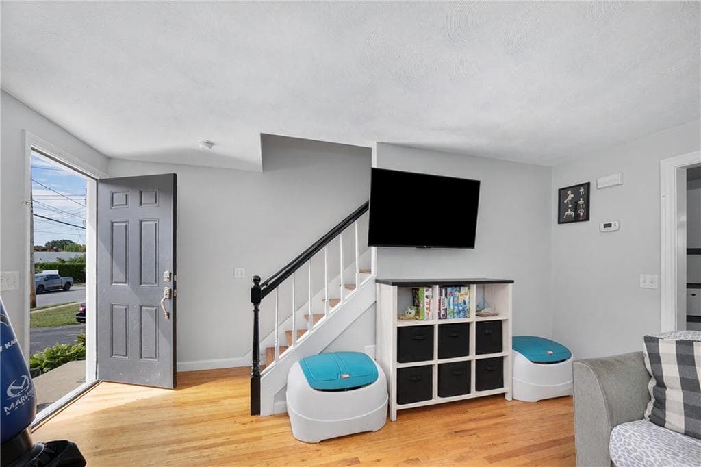 Multi Family at 298 300 Grosvenor Avenue, East Providence, photo 21 of 35