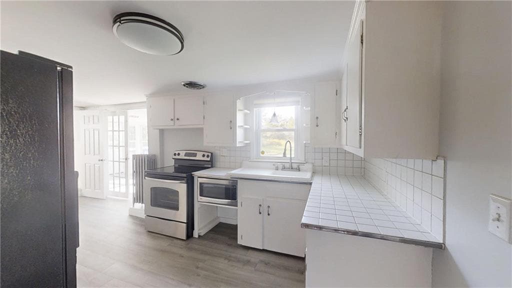 Single Family Residence at 425 Hope Road, Cranston, photo 4 of 16