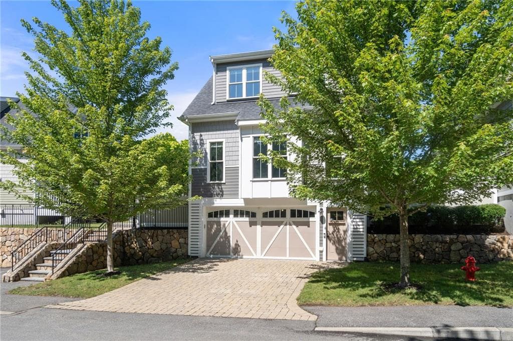 Single Family Residence at 13 Boyde's Crossing, Norfolk, photo 6 of 38