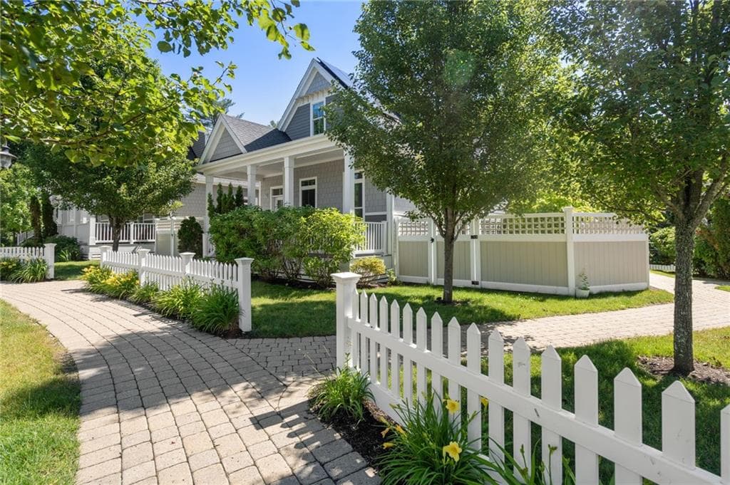 Single Family Residence at 13 Boyde's Crossing, Norfolk, photo 3 of 38