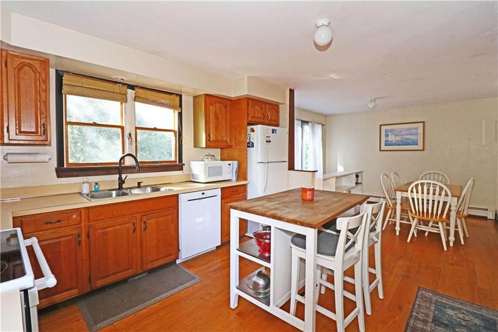 Single Family Residence at 12 Draper Avenue, Middletown, photo 11 of 32