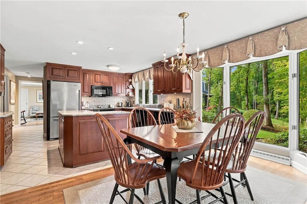 Single Family Residence at 1 Kings Row, Cumberland, photo 12 of 48